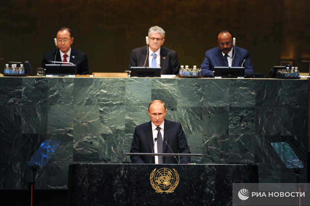 Путин станет первым российским лидером, посетившим Аляску. Во время предыдущих поездок в Штаты он побывал в Нью-Йорке, Техасе, Мэриленде, Джорджии и Мэне. Медведев на должности президента России посетил Гавайи, Нью-Йорк и Питтсбург. В советское время в США приезжали Хрущев, Косыгин, Брежнев. Три раза в Штатах бывал Горбачев, пять раз – Ельцин. Последний визит президента России в США прошел 10 лет назад — в сентябре 2015-го. Тогда Путин выступил на заседании Генассамблеи ООН на фото . / Все наши каналы