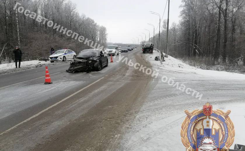 Honda и Nissan столкнулись на трассе М-2 в Туле.  В Туле 13 февраля в 09:00 на 162-м километре трассы М-2 «Крым» произошло ДТП.  По предварительной информации регионального УГИБДД, 43-летний мужчина на Honda Civic выехал на технологический разрыв и столкнулся с Nissan. За рулем второй иномарки находился 40-летний мужчина.  В результате оба водителя получили травмы. Им оказали помощь.  Источник Тула пресса