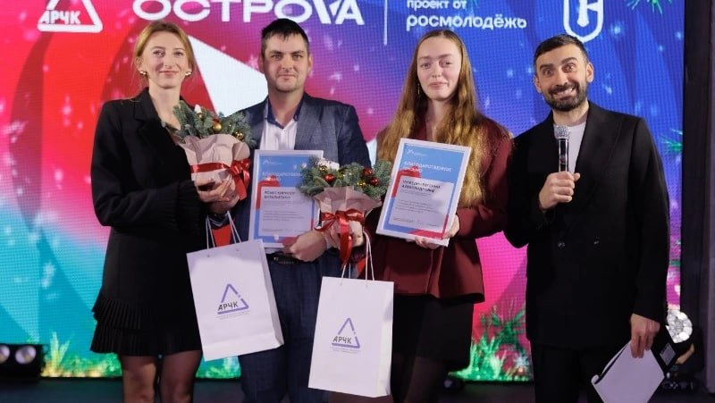 На Сахалине подвели итоги Всероссийского молодежного форума ОстроVа В 2025 году форум ОстроVа состоялся в 12 й раз собрав участников из 79 регионов России За это время проект вырос из регионального события в федеральную и международную площадку Он стал стартовой точкой для множества молодых специалистов   Подробности здесь   Подписаться на нас Telegram I MAX Прислать нам новость Sakhonlinebot