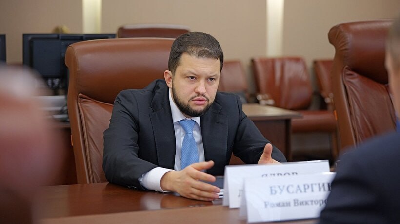 Глава Росавиации Ядров встретился с саратовским губернатором Руководитель Росавиации Дмитрий Ядров прибыл с рабочим визитом в Саратовскую область и встретился с губернатором Романом Бусаргиным Об этом сообщается сегодня 3 октября в Telegram канале главы региона На встрече обсуждалось развитие межрегиональных и международных авиаперевозок и работа аэропорта Гагарин Также глава области и Ядров говорили о возможности увеличения пассажиропотока и развитии воздушной логистики Заходите на наш сайт это очень помогает редакции   glush media news view id 4459