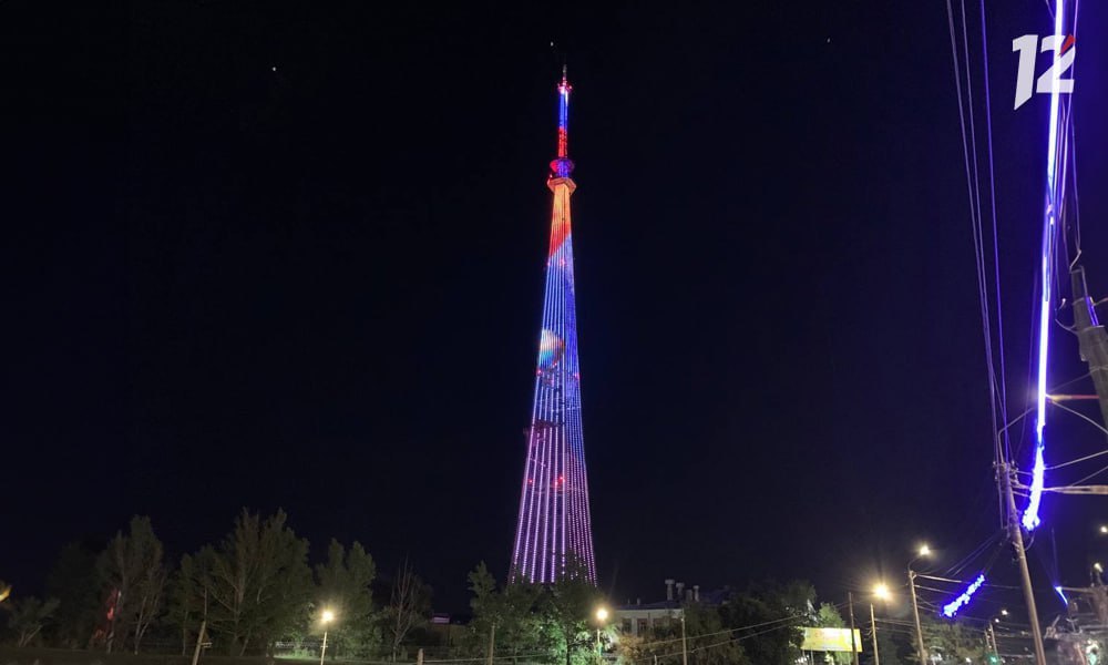 В честь Дня семьи, любви и верности на омской телебашне появятся сердца и ромашки Иллюминацию можно будет увидеть 8 июля. На медиафасаде появится изображение букетов ромашек, розовых и красных сердец и триколора. Помимо Омской области, в праздничной акции примут участие города Центральной России, Поволжья, Юга и Сибири.