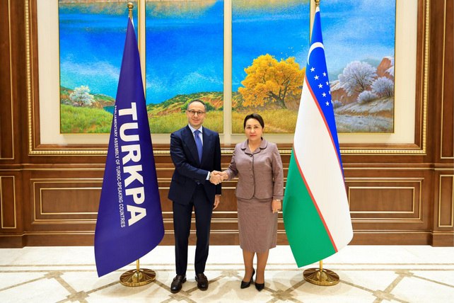 Председатель Сената Узбекистана встретилась с генсекретарём ТюркПА Сегодня 12 декабря Председатель Сената Олий Мажлиса Танзила Нарбаева провела встречу с Генеральным секретарем Парламентской Ассамблеи тюркских государств ТюркПА Рамилем Хасаном English O zbek tilida Ўзбек тилида На русском iOS Android