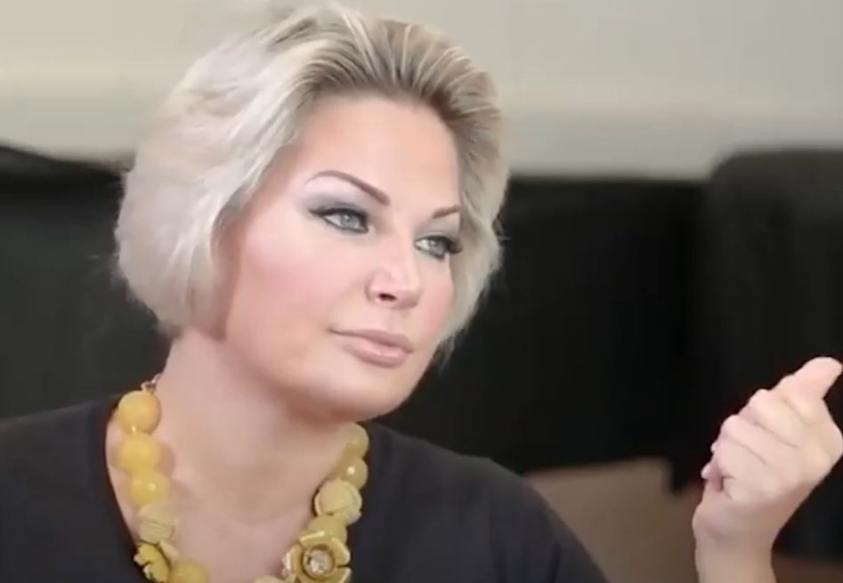 Уголовное дело на экс-депутата ГД от Астраханской области поступило в суд  Уголовное дело по обвинению бывшего депутата Государственной думы от Астраханской области Марии Максаковой  в публичных призывах к осуществлению деятельности, направленной против безопасности России, поступило в Пресненский районный суд Москвы.  Причиной стало интервью Максаковой  украинскому ТВ, в котором она призвала наших соотечественников спонсировать Вооружённые силы Украины.  Ранее суд заочно арестовал Максакову .  В 2011 году Максакова  прошла в Госдуму по партийным спискам от Астраханской области, войдя в думский комитет по культуре. В 2016 году вновь пыталась участвовать в выборах, но проиграла праймериз в Санкт-Петербурге.   признана в РФ иноагентом.     AST-NEWS.ru