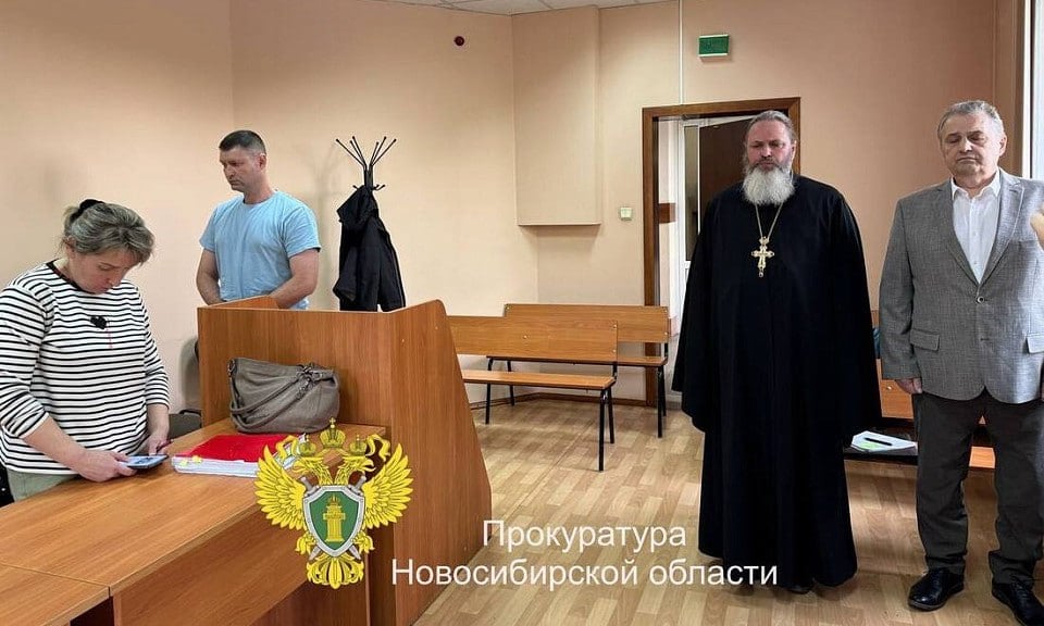 Ничего святого: новосибирца осудили за мошенничество с храмами Как сообщили в прокуратуре Новосибирской области, подсудимый вместе с сообщником, дело которого выделено в отдельное производство, заключил договоры с религиозными организациями на строительство четырёх храмов из «Ангарской сосны». Однако строить их они не собирались. Полученные более 9 млн рублей злоумышленники присвоили. Для создания видимости работы они закупили материалы только для одного храма, из которых позже построили баню. Железнодорожный районный суд приговорил фигуранта к отбыванию наказания в исправительной колонии общего режима сроком на 5 лет. Фото: прокуратура НСО Прислать новость
