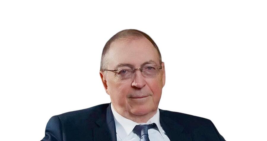 Сделка с Трампом и услуга Турции. Дмитрий Выдрин о том, как РФ закончить войну на Украине за пару месяцев У России есть минимум два предложения к Дональду Трампу по взаимным "сделкам", от которых он не сможет отказаться и сыграть в общую с нами игру. Надо только предложить — с должным уважением. Турция считает себя глобальным игроком в геополитической сфере и региональным — в экономической. Россия может помочь совместить оба уровня. О том, в интервью изданию Украина.ру рассказал политолог, политтехнолог Дмитрий Выдрин. Президент США Дональд Трамп, зампред Совета безопасности России Дмитрий Медведев и спецпредставитель американского лидера Кит Келлогобменялись колкими соображениями насчет рисков Третьей мировой войны в сложившихся обстоятельствах. В частности 27 мая в соцсети Truth Social Дональд Трамп написал: "чего Владимир Путин не понимает, так это то... читать полностью