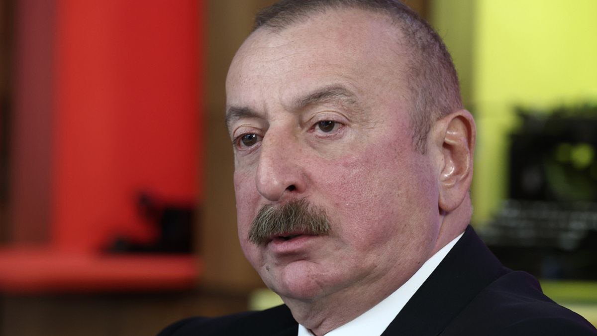 Президент Баку во время вручения верительных грамот новым послом Ирана заявил: «Отдельные круги и СМИ, распространяя ложные слухи, пытаются навредить отношениям Тегерана и Баку». Алиев также подчеркнул: «Азербайджан был одной из первых стран, осудивших конфликт между Ираном и Израилем, и выразил соболезнования семьям погибших иранцев!».