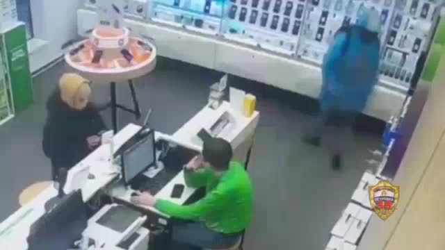 Задержан мужчина, ограбивший салон связи в Волжске на 200 тысяч рублей