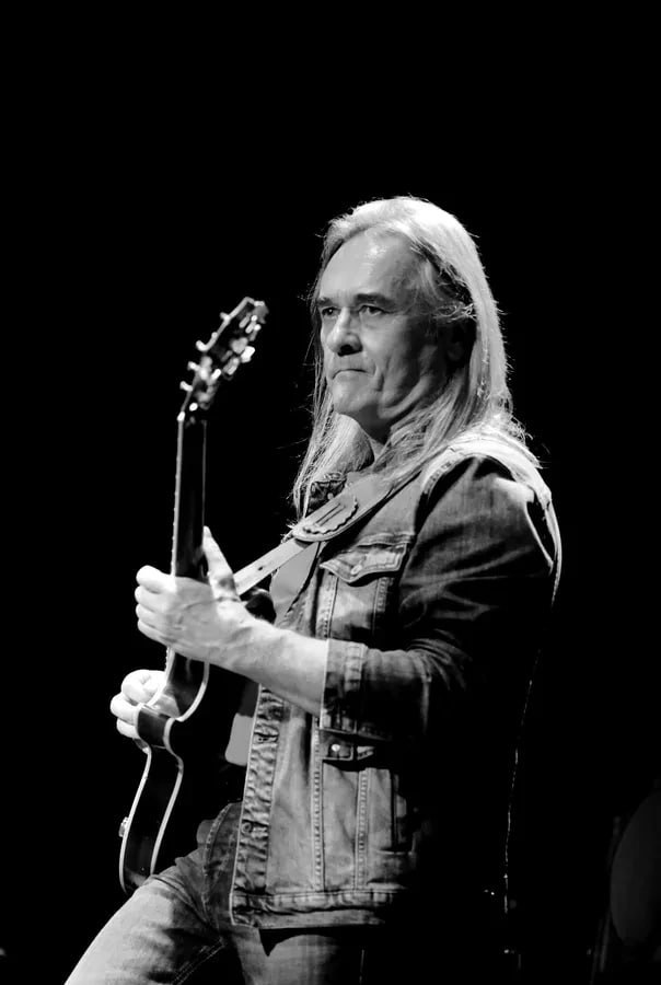 Экс гитарист группы Любэ Юрий Рыманов умер на 70 м году жизни сообщили в группе ВКонтакте ВИА Лейся песня в которой он выступал в последние годы