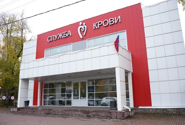 Ульяновцев приглашают сдать кровь В лечебных учреждениях города возникла высокая потребность в донорах второй группы крови A II с положительным резус фактором Желающих стать донорами ждут в областной станции переливания крови с понедельника по пятницу с 8 00 до 13 00 по адресу ул III Интернационала 13 96 Донором может стать гражданин России в возрасте от 18 лет и весом более 50 кг При себе необходимо иметь паспорт с регистрацией в Ульяновске не менее 6 месяцев и СНИЛС С требованиями противопоказаниями и рекомендациями касающимися сдачи крови и ее компонентов можно ознакомиться на сайте Службы крови