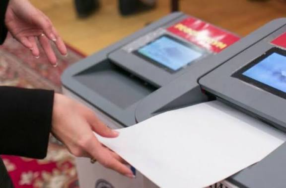 МВД По подкупу голосов на выборах Жогорку Кенеша возбудили 9 уголовных дел По словам представителя министерства Султана Макилова всего в МВД и ЦИК поступило 256 сообщений о нарушениях из которых 59 зарегистрировали до начала предвыборной агитации Уголовные дела по фактам подкупа голосов распределились по регионам следующим образом Бишкек 5 дел Чуйская область 2 дела Джалал Абадская область 2 дела По словам Султана Макилова каждый факт расследуют Изъяты денежные средства материалы и другие вещественные доказательства К уголовной ответственности привлекаются 12 человек Подписаться на news24kg Связаться с админом news24kg admin