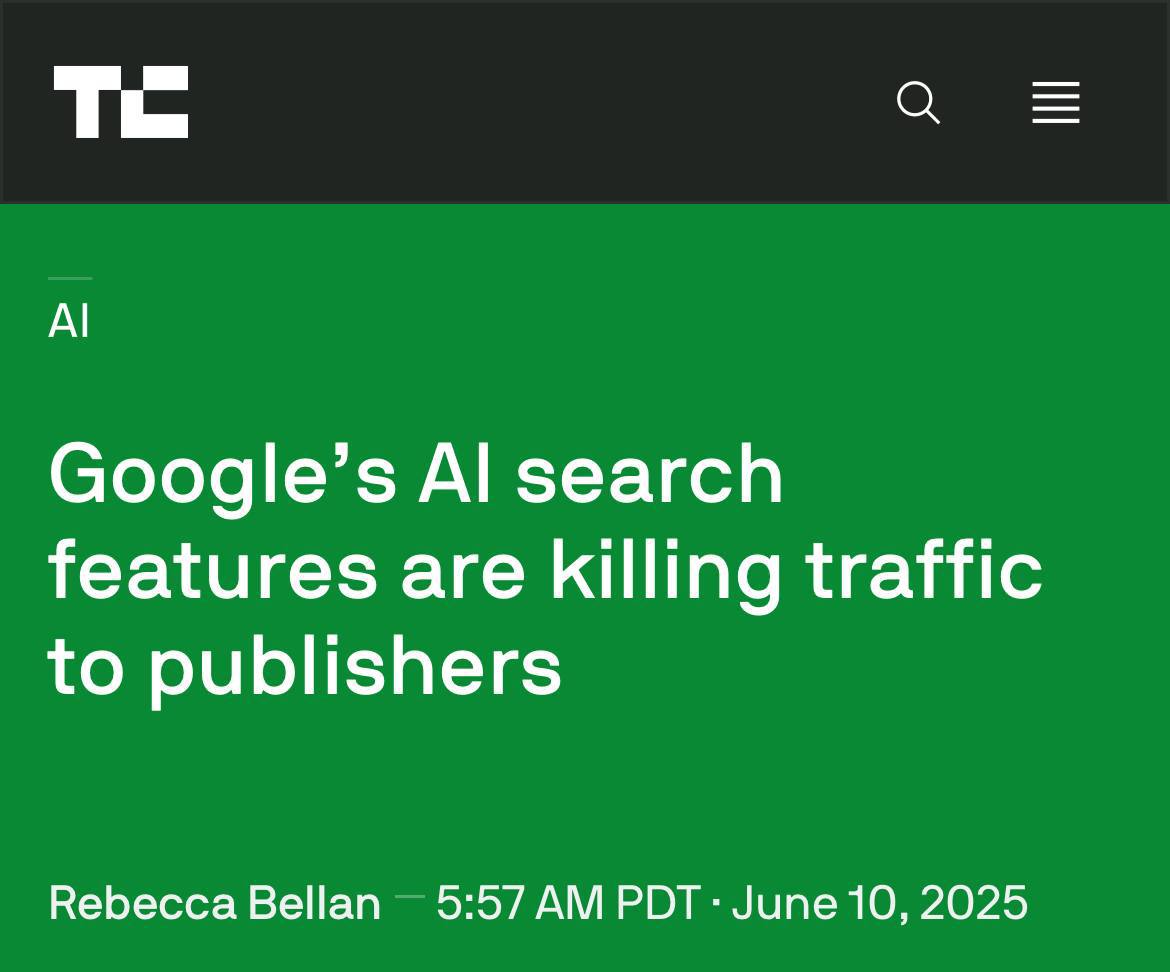 ИИ от Google начал убивать сам Google. Вы уже точно видели AI Overviews, который даёт краткий ответ прямо в поиске — как только он запустился, трафик на сайты рухнул. Люди просто перестали тыкать на ссылки — они и так за секунду получают качественный пересказ, не переходя на сайт. Пока больше всех пострадала журналистика: от тревел-гидов до медицинских советов. Затронуло даже таких гигантов, как The New York Times — органический трафик с поиска упал в полтора раза. Издатели хватаются за новые схемы: — NYT продал права Amazon на обучение их ИИ — The Atlantic и другие пошли в сделки с OpenAI — Perplexity AI пообещал делиться рекламной выручкой, если бот цитирует твой текст С одной стороны, ИИ делает поиск удобным и быстрым. А с другой — Google рискует задушить сам себя. Ведь чем меньше переходов на сайты, тем меньше смысла и в самом браузере. Точка роста