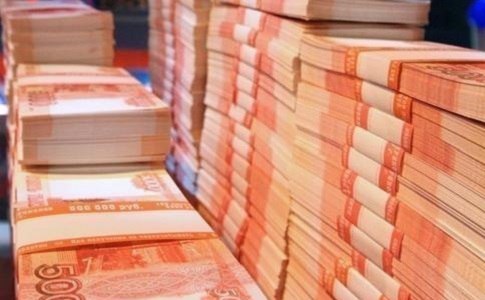 Руководство филиала Аэропорт Сургут в Ноябрьске обвиняется в коммерческом подкупе Руководство филиала Аэропорт Сургут в Ноябрьске обвиняется в коммерческом подкупе Директор и главный инженер задержаны при получении миллиона рублей от подрядчика за подписание актов выполненных работ Об этом сообщает ГТРК Ямал Следствие установило что фигуранты дела директор и главный инженер вымогали крупную сумму денег у руководителя коммерческой организации С этой компанией был заключен договор на проведение аварийного ремонта сетей теплоснабжения За беспрепятственное подписание закрывающих документов и актов выполненных работ топ менеджеры требовали 1 миллион рублей Задержание одного из обвиняемых произошло в момент передачи денежных средств сотрудниками ОЭБ и ПК ОМВД России по г Ноябрьску aviaru net n290828