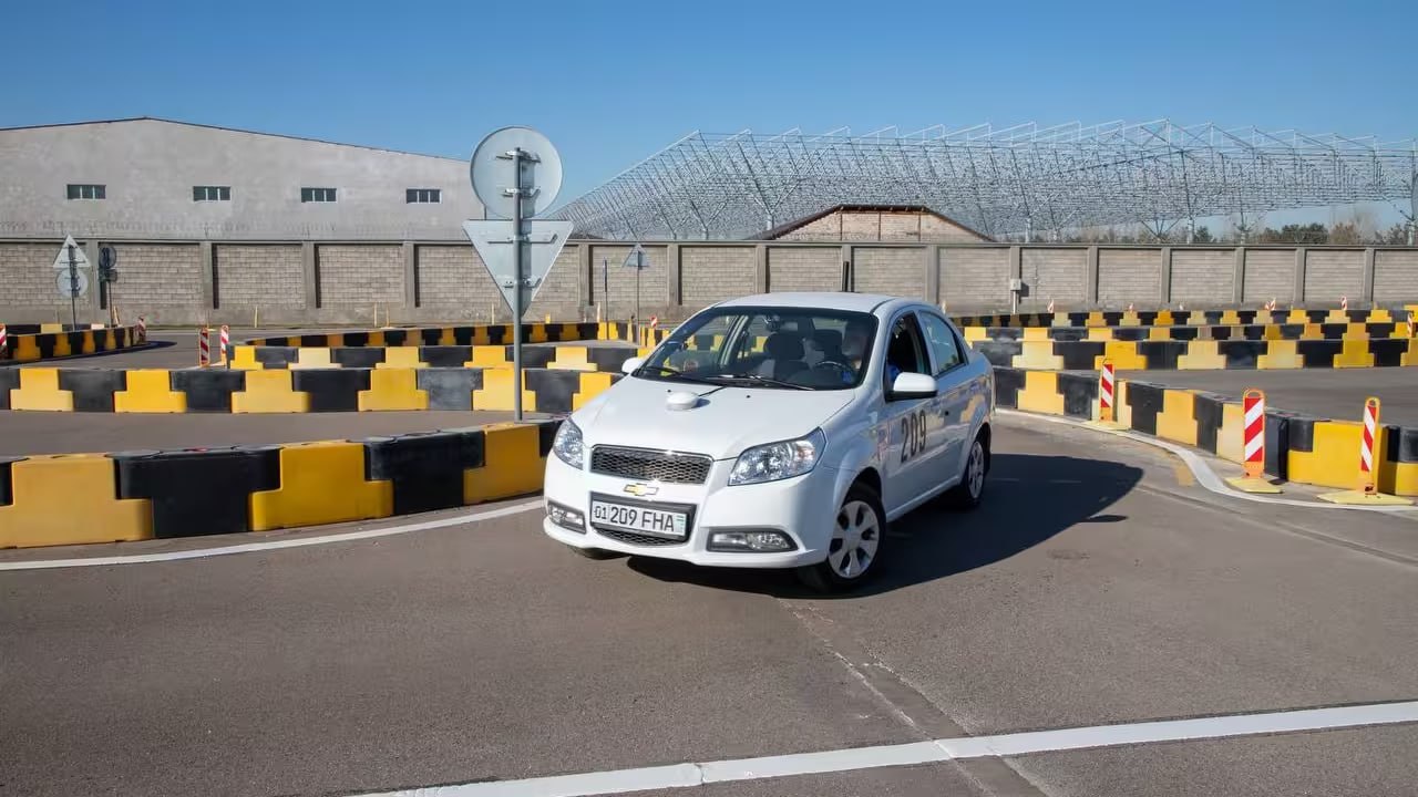Со следующего года обучение в автошколах перестанет быть обязательным С февраля граждане желающие получить права категорий A и B смогут самостоятельно изучать теорию без обязательного посещения автошкол   uznews uz ru news 104408 uznews