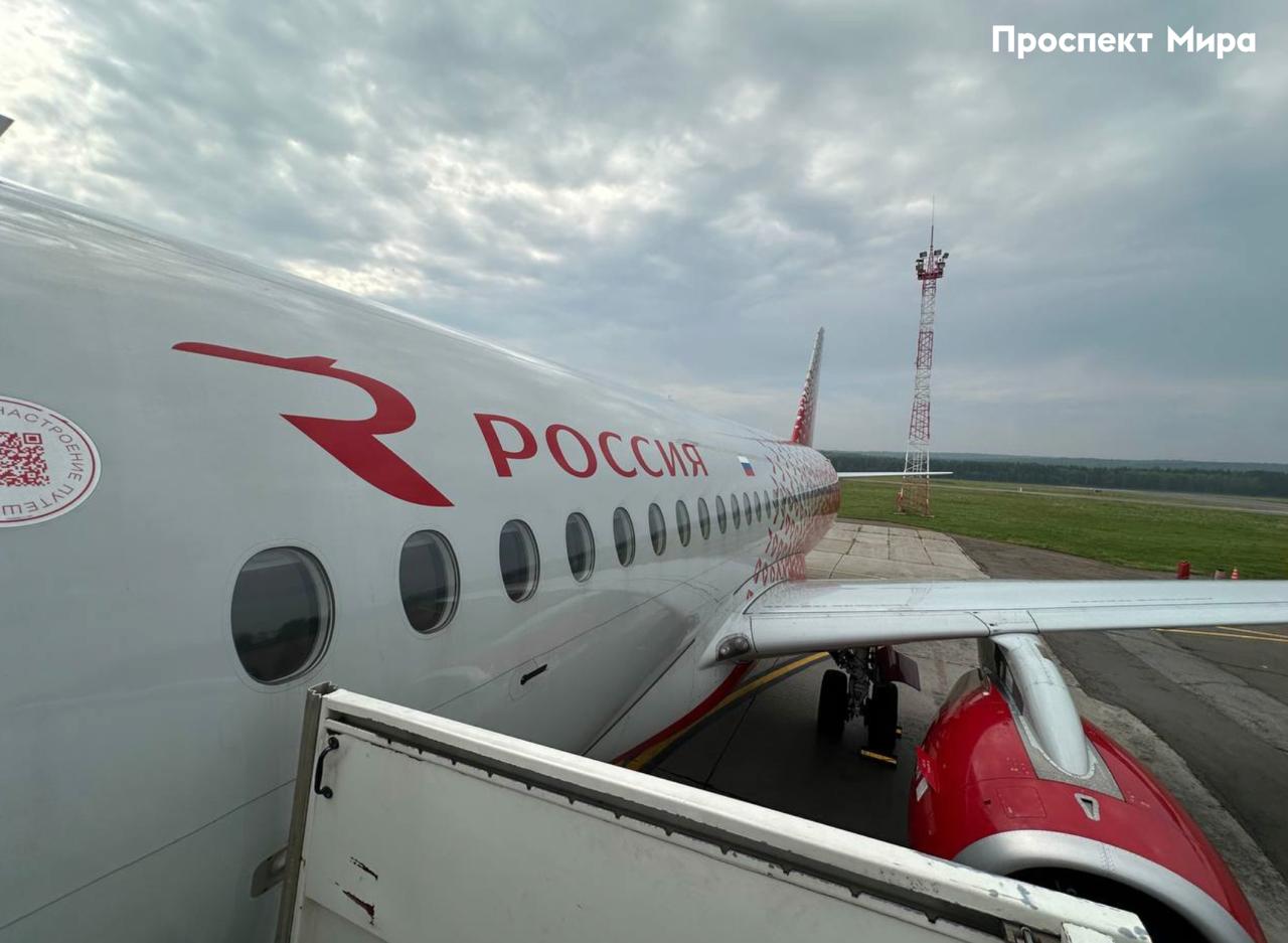 Из Красноярска в Новосибирск перестают летать самолеты. Каких рейсов больше не будет? Авиакомпании «Россия» и Utair перестанут выполнять рейсы между Красноярском и Новосибирском, пишет телеграм-канал «KJA Авиабилеты Красноярск». «"Россия» сворачивает полётку между Красноярском и Новосибирском. На этой неделе последние рейсы. Также между нашими городами перестал летать и Utair», — написал автор блога о путешествиях. Какие рейсы в Новосибирск останутся, читайте тут.