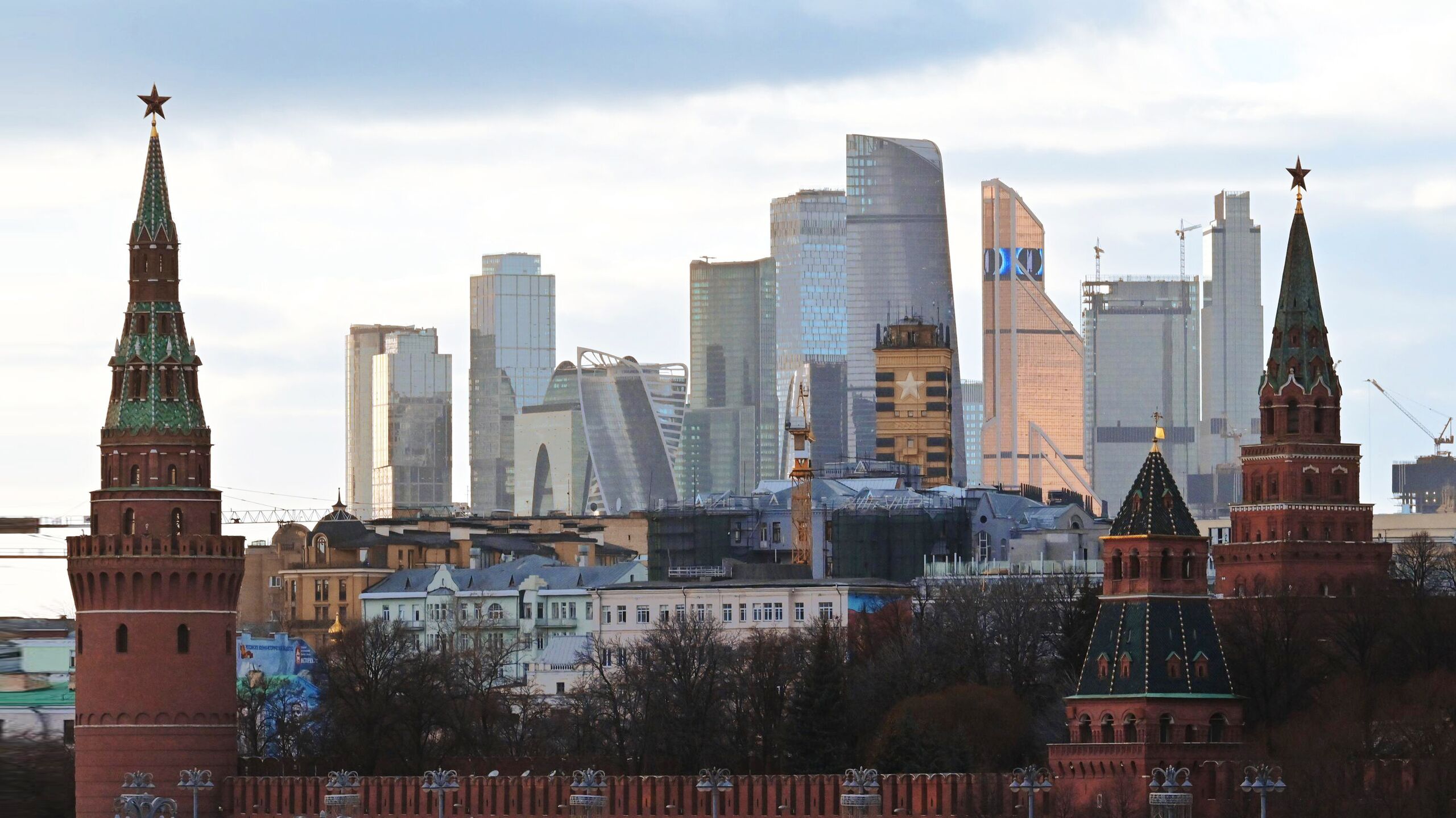 В России утвердили национальный проект Технологическое обеспечение биоэкономики сообщила пресс служба правительства Правительство приступает к реализации национального проекта Технологическое обеспечение биоэкономики Паспорт нацпроекта и входящие в его состав федеральные проекты утвердил президиум Совета при президенте по стратегическому развитию и национальным проектам говорится в релизе Как отметил премьер министр Михаил Мишустин новый нацпроект сформирует фундамент сразу для нескольких направлений включая химию пищевую индустрию энергетику медицину экологию сельское хозяйство