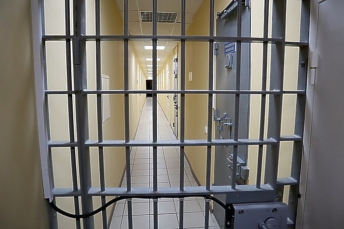 По делу о покушении на теракт на Урале арестован 19 летний подрывник Центральный районный суд Челябинска арестовал на два месяца 19 летнего жителя Челябинской области за незаконное хранение взрывчатых веществ Об этом со ссылкой на правоохранительные органы сообщает Интерфакс Девятнадцатилетний южноуралец был задержан накануне сотрудниками УФСБ России по региону УФСБ в результате оперативно розыскных мероприятий и следственных действий по месту проживания указанного лица изъяты компоненты для изготовления самодельного взрывного устройства рассказал собеседник агентства в ведомстве Действия задержанного квалифицированы по ч 3 ст 30 ч 1 ст 205 УК РФ покушение на совершение теракта следственные действия продолжаются uralweb ru