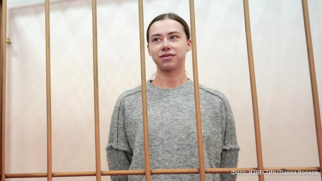 Прокурор просит на полгода продлить срок домашнего ареста блогеру Митрошиной сообщает корреспондент РЕН ТВ Напомним 7 марта Александра Митрошина была задержана в аэропорту в Сочи по делу об отмывании денег Как стало известно уголовное дело в отношении блогера было возбуждено 24 января 2025 года По данным следствия уклоняясь от выплаты налогов Митрошина получила свыше 127 миллионов рублей за период с 2019 по 2022 год Прибыль она распределяла на счетах трех ИП В 2021 году из 127 миллионов она легализовала 60 миллионов приобретя недвижимость 8 марта 2025 года блогерша полностью признала свою вину но затем изменила показания и созналась только в части предъявленных ей обвинений На время следствия Митрошиной избрали меру пресечения в виде домашнего ареста 1 ноября в пресс службе столичной прокуратуры отметили что уже утвердили обвинительное заключение по делу Митрошиной РЕН ТВ в Telegram в MAX