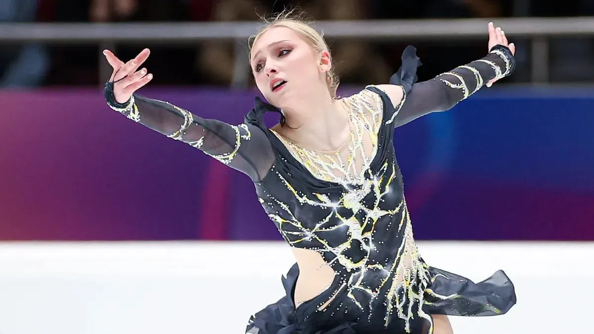 Серебряный призер чемпионата России в одиночном катании Софья Муравьева покинула группу Алексея Мишина Инициатором прекращения сотрудничества с 19 летней спортсменкой стал тренер РИА Новости