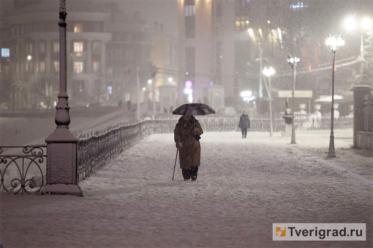 В Твери за сутки выпало более 60% месячной нормы осадков  Тверская область подводит итоги непогоды, которая обрушилась на наш регион в минувший четверг, 21 ноября. В отдельных районах выпало рекордное количество осадков.   #рекорды_погоды #снег #снегопад