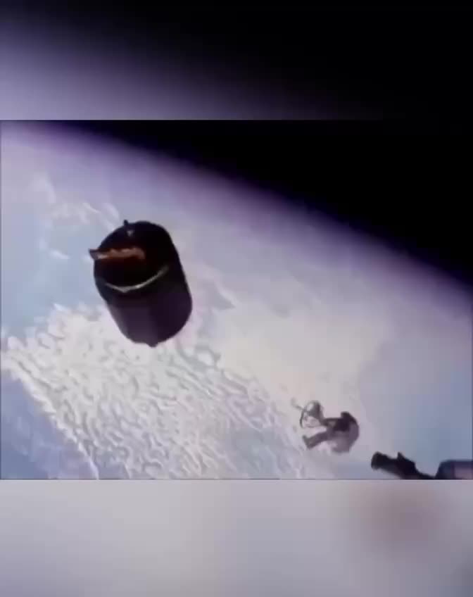 Дейл Гарднер совершает исторический выход в открытый космос без страховки