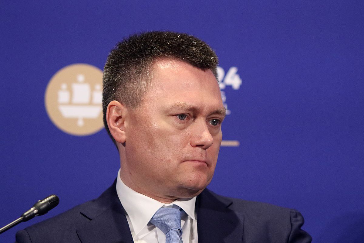 Краснов назвал недопустимым любое влияние на судей По словам председателя Верховного суда России судебные инстанции должны ориентироваться исключительно на закон и практику ВС РФ а не на губернаторов полномочных представителей и федеральных инспекторов Какое либо внешнее влияние на судей должно быть исключено подчеркнул Игорь Краснов в интервью ТАСС и Российской газете после назначения на должность Он добавил что на недавно проведенном им совещании с председателем федеральных судов напомнил всем судьям о принесенной ими присяге Фото Maksim Konstantinov Global Look Press Подписаться на МК в Telegram в MAX