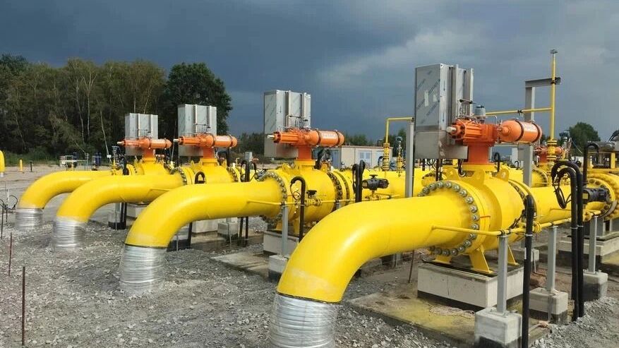 ФРГ будет покупать трубопроводный газ из Азербайджана Государственная нефтяная компания Азербайджана SOCAR договорилась о подписании контракта на поставку германской SEFE отжатая дочка Газпрома природного газа в следующие 10 лет. Поставки начнутся уже в текущем году и будут наращиваться до 1,5 млрд кубометров газа в год. Компании не сообщают, какой объем будет поставляться в этом году и далее. Компании подчеркивают, что такое соглашение поможет инвестировать в добычу и транспортировку, например, газовые компрессоры, и поможет наращивать поставки газа в Европу по трубопроводам YouTube sponsr.ru