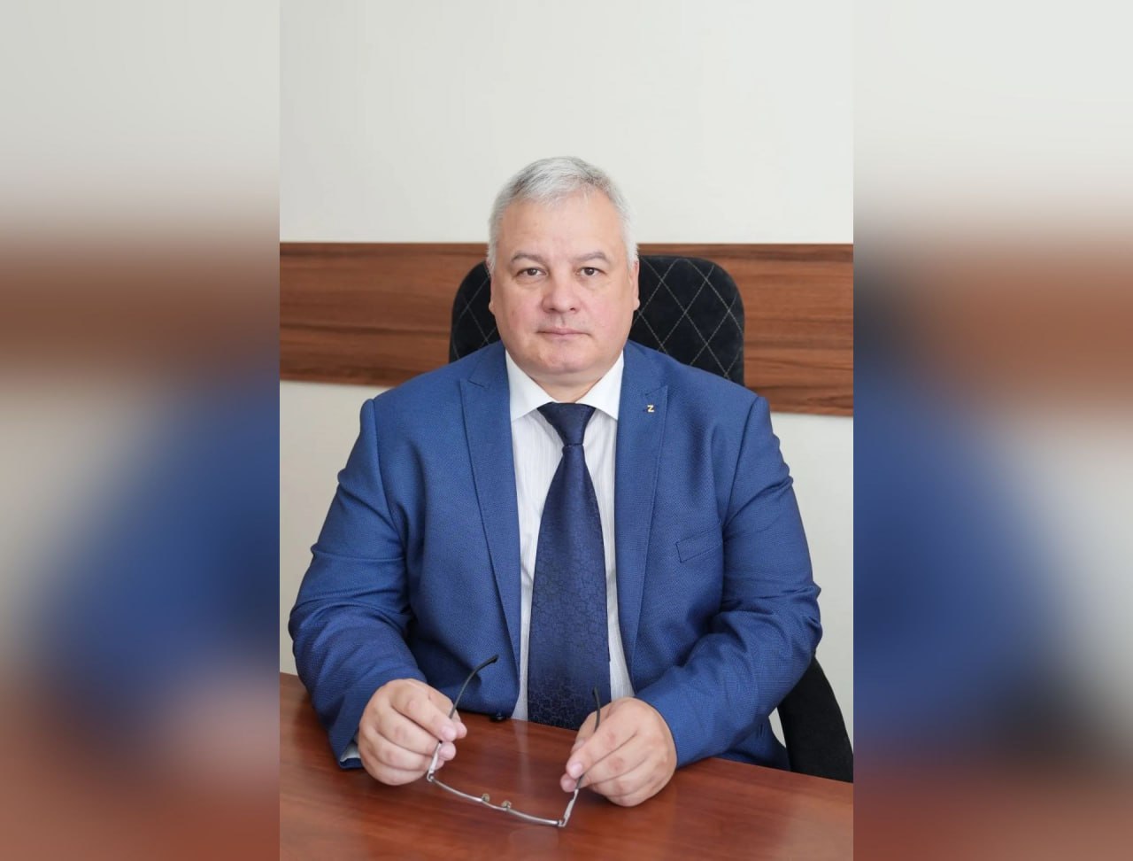 Еще один гуфсиновец со стажем получил высокую должность в администрации Красноярска Сегодня 13 февраля администрацией Центрального района Красноярска начал руководить Дмитрий Безруких С 1997 по 2024 год Безруких служил в органах внутренних дел и уголовно исполнительной системе Был начальником ГУФСИН России по Ростовской области До назначения занимал должность заместителя главы Красноярска руководителя департамента городского хозяйства и транспорта Напомним 9 февраля новым первым замом мэра Красноярска Сергея Верещагина стал Андрей Попето бывший начальник краевого управления ФСИН и фонда капремонта Тормозит Телеграм Читай Newslab в MAX