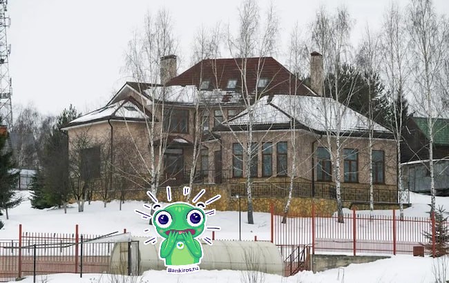 Около млн рублей сэкономила Долина благодаря тому что почти 12 лет не платила налог за свой тайный дворец В интернете нашли подробности загородного жилья артистки которое она купила еще в 2003 году Сначала там построился дом на 360 квадратных метров А к 2011 году хоромы расширились еще на 660 квадратных метров Но оформлять дом Долина не спешила И сделала это только в прошлом году Как раз тогда когда нарвалась на мошенников В итоге почти 12 лет дворец оставался в неведении ФНС По предварительной оценке бюджет лишился около млн рублей налоговых поступлений за весь этот срок К слову разбирательства о спорной продаже квартиры Долиной до сих пор идут И певица заявила что именно квартира является основным местом жительства для нее и ее семьи Будь в курсе с Банкирос Буст