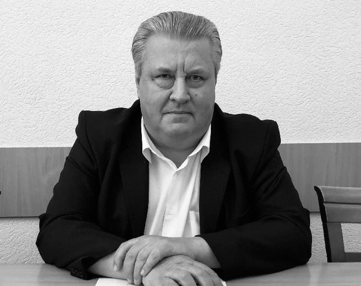 Умер глава администрации Заволжья Сергей Кирилловский, ему шел 63-й год. Политик скончался накануне, сообщили в МБУ «Заволжский ФОК». Причина смерти пока неизвестна. Отпевание начнется 15 июля в 11:00 в храме Троицы Живоначальной, после чего состоится траурный митинг.