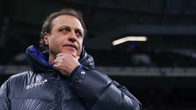 ФИФА тестирует новые технологии на Межконтинентальном кубке Технологический прогресс в футболе стал очевиден на финале Межконтинентального кубка В ключевых эпизодах матча ФИФА использовала инновации Гол Фабиана Руиса из Пари Сен Жермен был отменён из за GPS навигации фиксирующей аута 16 камер и 29 точек данных отслеживали игроков помогая судить об офсайде Мячи с датчиком передавали точные координаты 500 раз в секунду Эти технологии демонстрируют как ФИФА планирует улучшить точность судейства и зрелищность футбола