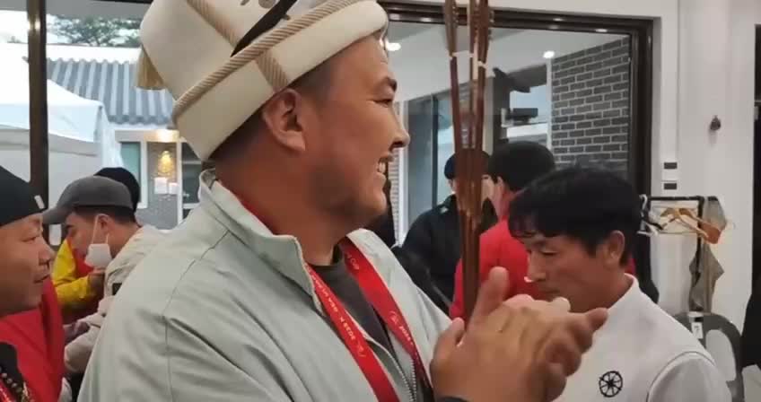 Магомедариф Мирзаев выигрывает Кубок мира по стрельбе из лука под руководством Джамала Махтибекова