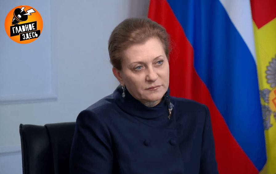 Российская вакцина от ротавируса готовится к выпуску В России разработали отечественную вакцину против ротавируса заявила руководитель Федеральной службы по надзору в сфере защиты прав потребителей и благополучия человека Анна Попова Была задача поставленная президентом Российской Федерации чтобы все вакцины в национальном календаре были исключительно отечественными и это так сегодня и происходит От различных инфекций вакцины разрабатываются дальше идут вперед Вакцина от ротавируса разработана и готовится к выпуску отметила Попова Главное здесь Подписывайтесь