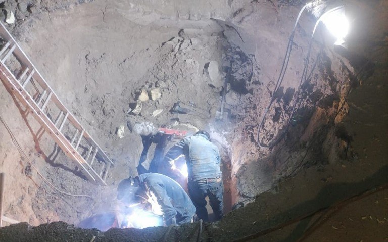 В Ростове сорвали сроки включения горячей воды для трёх районов. Дома на Темернике, СЖМ и в районе проспекта Ленина отключили от горячей воды с 15 по 30 апреля. Но закончить гидравлические испытания в нужный срок теплосети не смогли. - По состоянию на 21:00 30 апреля горячее водоснабжение еще не восстановлено в 113 жилых домах, - рассказали власти. Полностью восстановить горячее водоснабжение пообещали до 3 мая. За эти дни ресурсникам нужно устранить три дефекта теплосетей на Космонавтов, Волкова и Ленина. Предложи нам новость