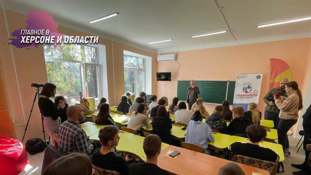 ХГПУ планирует принять 1,3 тыс. студентов на бюджетные места  Херсонский государственный педагогический университет в рамках летней вступительной кампании намерен набрать 1342 студента на бюджетные места. Об этом сообщила ректор Нина Шашкова в интервью Херсонскому агентству новостей.  «Министерство просвещения РФ выделило контрольные цифры приема, бюджетные места на бакалавриат, магистратуру и аспирантуру. Сегодня 7 институтов университета реализуют более 100 основных профессиональных программ. В данный момент в университете обучается более 6 тыс. студентов. Образовательный процесс обеспечивают более 200 опытных преподавателей, свыше 60% преподавательского состава имеют ученую степень кандидата или доктора наук», — поделилась ректор.