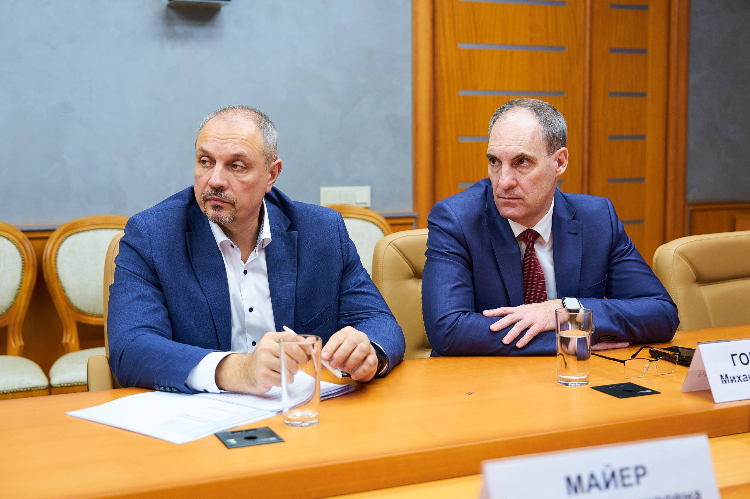 На заседании Совета при полномочном представителе Президента РФ в УрФО Артеме Владимировиче Жоге доложил об итогах работы по укреплению инфраструктуры здравоохранения нашего региона В рамках федерального проекта Модернизация первичного звена здравоохранения РФ мы активно обновляем медицинскую инфраструктуру Уже работают врачебная амбулатория в Красноленинском участковая больница в Кедровом поликлиника в Кондинском В этом году введем в эксплуатацию поликлиническое подразделение в Белом Яре поликлинику Нефтеюганской районной больницы в Пойковском 1 этап Кроме того завершен капитальный ремонт 14 объектов первичного звена в 9 муниципалитетах Приобретено современное оборудование в том числе 1273 единицы техники в рамках нацпроектов Продолжительная и активная жизнь и Семья kuharuk ruslan