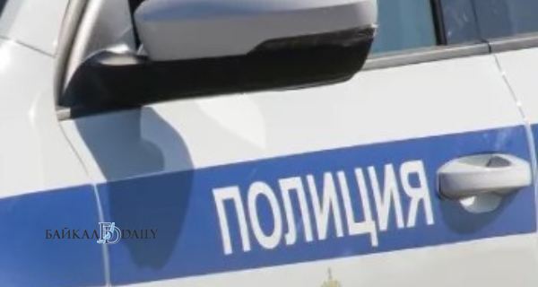 В Улан-Удэ полицейский автомобиль врезался в припаркованные во дворе машины  ДТП произошло сегодня ночью на улице Корабельная, недалеко от ТРЦ «Пионер».    - Сотрудник патрульно-постовой службы, двигаясь по маршруту патрулирования, не справился с управлением и совершил столкновение с припаркованным автомобилем, спровоцировав столкновение ещё с двумя автомобилями, - сообщили в МВД