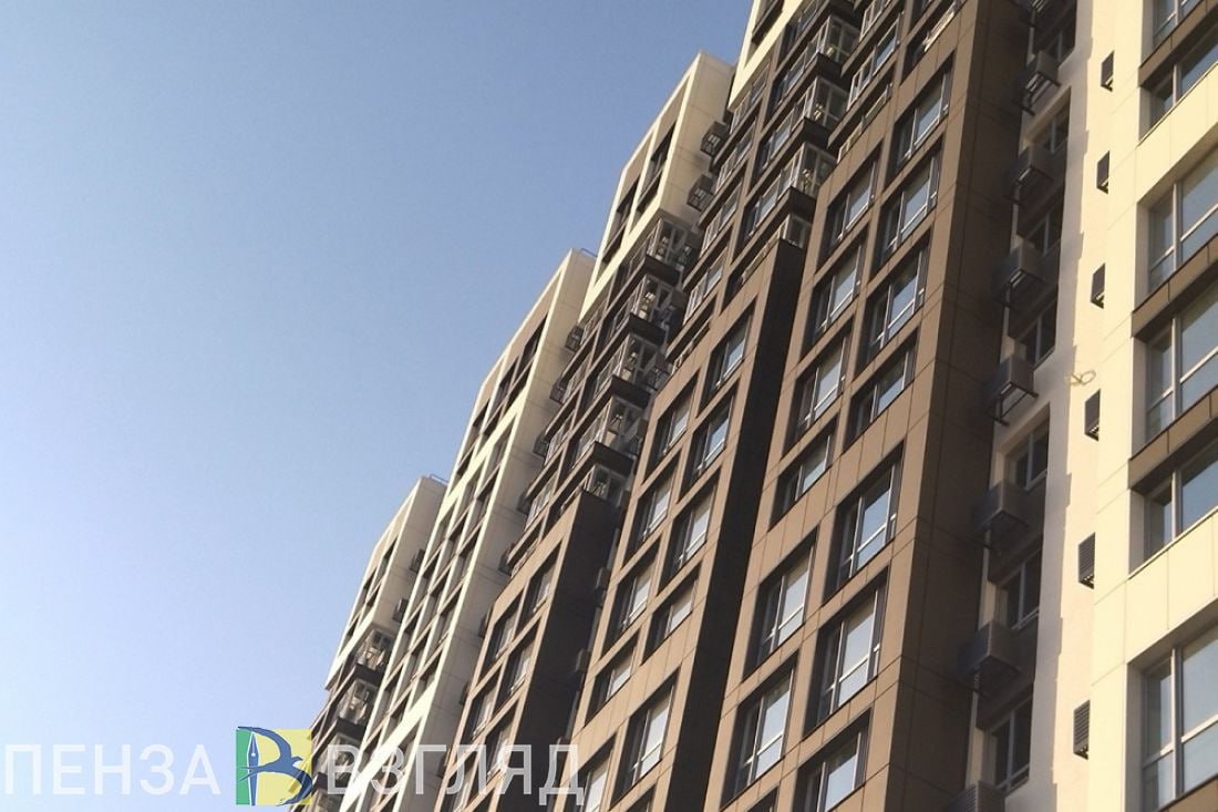 54 ое место заняла Пензенская область в рейтинге регионов по ипотечным платежам Аналитики подсчитали соотношение среднего ипотечного платежа к средней зарплате двух работающих членов семьи в регионе Согласно данным экспертов РИА Новости пензенским семьям приходится тратить 58 9 зарплаты на погашение аннуитетных ипотечных платежей Средний размер ипотечного платежа в области в период с августа 2024 года по июль 2025 года составил 65 тысяч рублей Средний размер ипотечного кредита в этот период 3 7 миллиона рублей плачу по ипотеке меньше указанного среднего размера платежа плачу по ипотеке больше указанного среднего размера платежа у меня нет ипотеки Подписаться на Пенза Взгляд в ТГ Подписаться на Пенза Взгляд в MAX