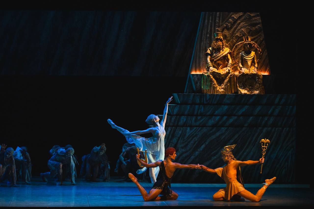 Два спектакля пермского оперного номинированы на премию Золотая Маска Постановку Самсон и Далила выпущенную в сотрудничестве с Дягилевским фестивалем эксперты выдвинули в категории Опера а Орфей будет бороться за награду в категории Классический балет сообщают соцсети театра Конкуренцию пермскому коллективу в опере составили Ростовский музыкальный театр питерская Мариинка столичные Музыкальный театр им К С Станиславского и Вл И Немировича Данченко и Большой Новосибирский и Красноярский оперные С пермскими танцовщиками конкурирует только труппа Самары Торжественная церемония вручения XXXII Российской Национальной театральной Премии состоится в июне в Омске       Подписаться на Properm ru