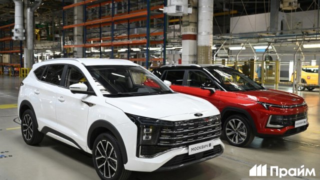Продажи флагманского кроссовера "Москвич 8" начнутся "в самое ближайшее время" Об этом сообщается в Telegram-канале столичного департамента транспорта. "Москвич" стал официальным спонсором футбольного клуба "Спартак-Москва". В сезоне 2025/26 логотип "Москвича" украсит форму красно-белых. Партнерство символизирует союз двух легендарных брендов, чья история неразрывно связана со столицей", - сообщает ведомство. В сообщении указано, что футбольный клуб в качестве поддержки уже получил 45 автомобилей бренда, "компактные кроссоверы Москвич 3, динамичные седаны Москвич 6 и флагманский кроссовер Москвич 8".
