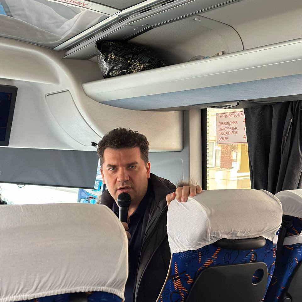 Министр здравоохранения Кузбасса подал в отставку. После уголовных дел ожидаются и другие увольнения Министр здравоохранения Кемеровской области Дмитрий Беглов подал заявление об отставке, передают «Открытый город» и Ngs42. Официально об увольнении не сообщалось. Также сообщается об отставке вице-губернатора по строительству Глеба Орлова. Пост может покинуть и министр строительства Ирина Печеркина. Ранее в отставку ушла вице-губернатор по внутренней политике Ольга Турбаба, считавшаяся «серым кардиналом» в правительстве двух последних губернаторов. Отставки происходят после ареста её мужа, заместителя директора по коммерческим вопросам ООО «Кемеровский ДСК» Александра Турбабы. Его и замдиректора по экономике и финансам Павла Старикова подозревают в мошенничестве в особо крупном размере ч. 4 ст. 159 УК на строительстве домов. Также была арестована глава Кемеровского муниципального округа Марина Коляденко «Единая Россия» , которой вменяют махинации с контрактами для приобретения квартир сиротам и переселенцам из аварийного жилья. Гражданский муж Коляденко — вице-губернатор Глеб Орлов. Подписаться Прислать новость Помочь бустами