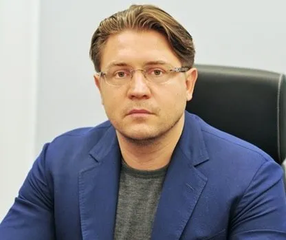 Адвокат Александр Карабанов задержан по подозрению в мошенничестве в особо крупном размере сообщает ТАСС Александр Карабанов представлял интересы семьи полковника полиции Дмитрия Захарченко обвиняемого во взятках Также защищал бизнесмена Умара Джабраилова по делу о стрельбе в отеле Four Seasons в Москве Был адвокатом московской студентки Варвары Карауловой Среди других клиентов Александра Карабанова олигарх Сергей Полонский сенатор Константин Цебко Кроме того Александр Карабанов позиционирует себя как семейный адвокат звезд шоу бизнеса и известных деятелей российской культуры сайт адвокатской коллегии Александра Карабанова   Подписывайтесь на Ъ в MAX в Telegram
