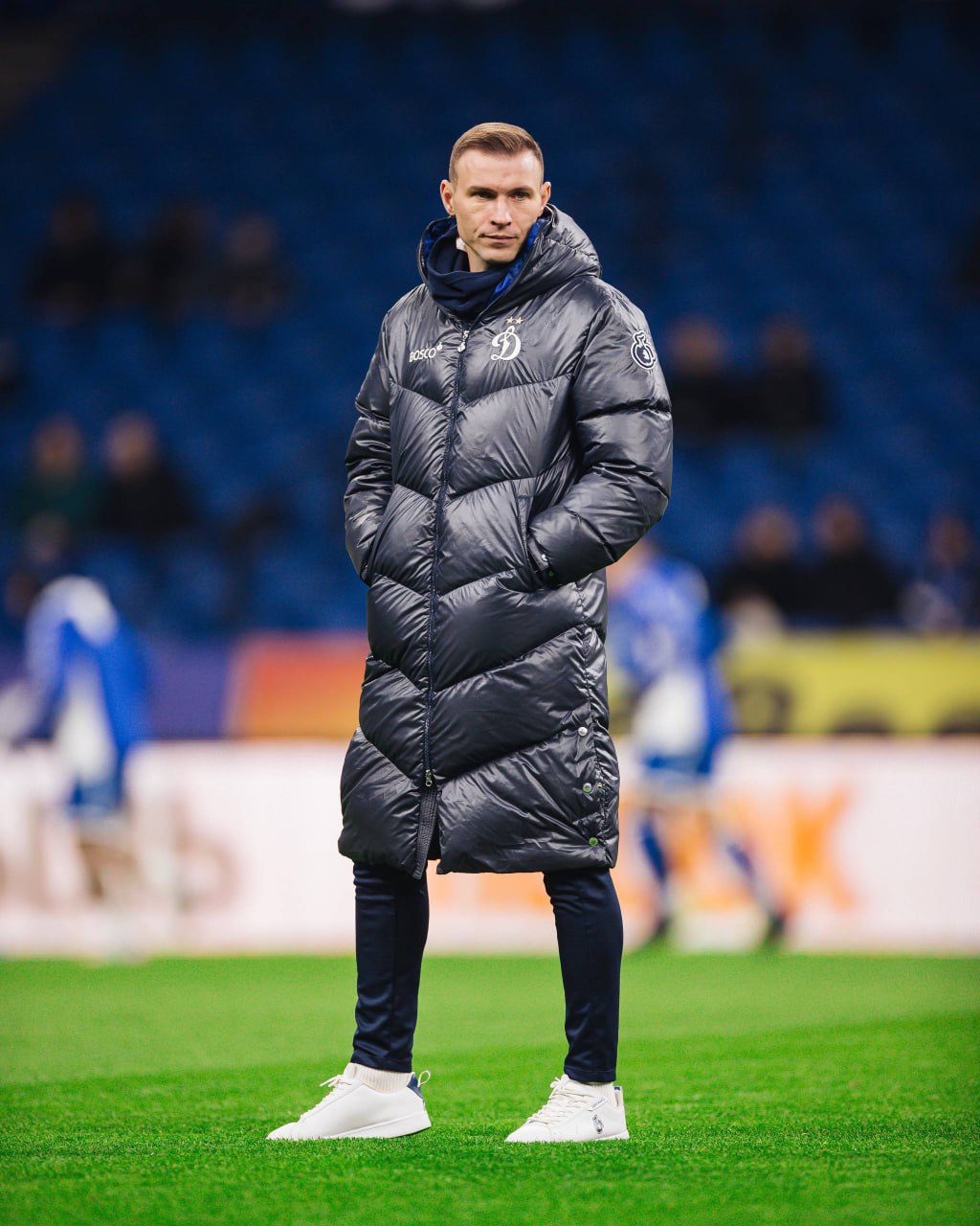 Бывший капитан Спартака покинул тренерский штаб Динамо Московский футбольный клуб Динамо объявил об уходе Сергея Паршивлюка из тренерского штаба Сергей Викторович спасибо за 6 5 лет проведенные в нашем клубе лидерские качества и профессиональное отношение к своим обязанностям Желаем удачи в будущей карьере говорится в сообщении Паршивлюк воспитанник московского Спартака за который играл с 2007 по 2016 год и был капитаном команды Паршивлюк присоединился к Динамо как игрок в июне 2019 года После завершения игровой карьеры летом 2024 года он вошел в тренерский штаб Марцела Лички а затем помогал Валерию Карпину и Ролану Гусеву Динамо Подписаться на РБК Спорт