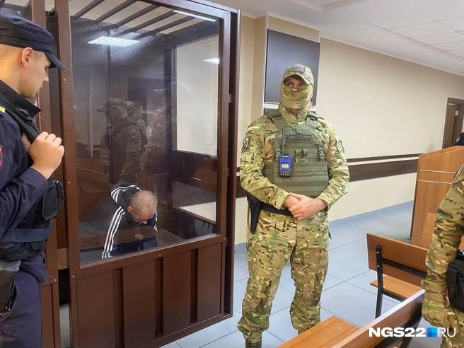 Осужденный за 11 убийств политеховский маньяк обжаловал приговор 1 октября суд приговорил мужчину к 25 годам лишения свободы 7 из которых он должен был провести в тюрьме Также его обязали выплатить семьям пострадавших в общей сложности 7 млн рублей Жалобу о несогласии с приговором подала адвокат маньяка Лариса Ростовцева однако информации о том чего именно хотела бы добиться сторона защиты мужчины нет ngs22ru news запросил у нее комментарий Подписаться Прислать новость