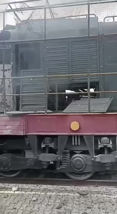 Удар по поезду в Шостке: 30 пострадавших и поврежденный вагон