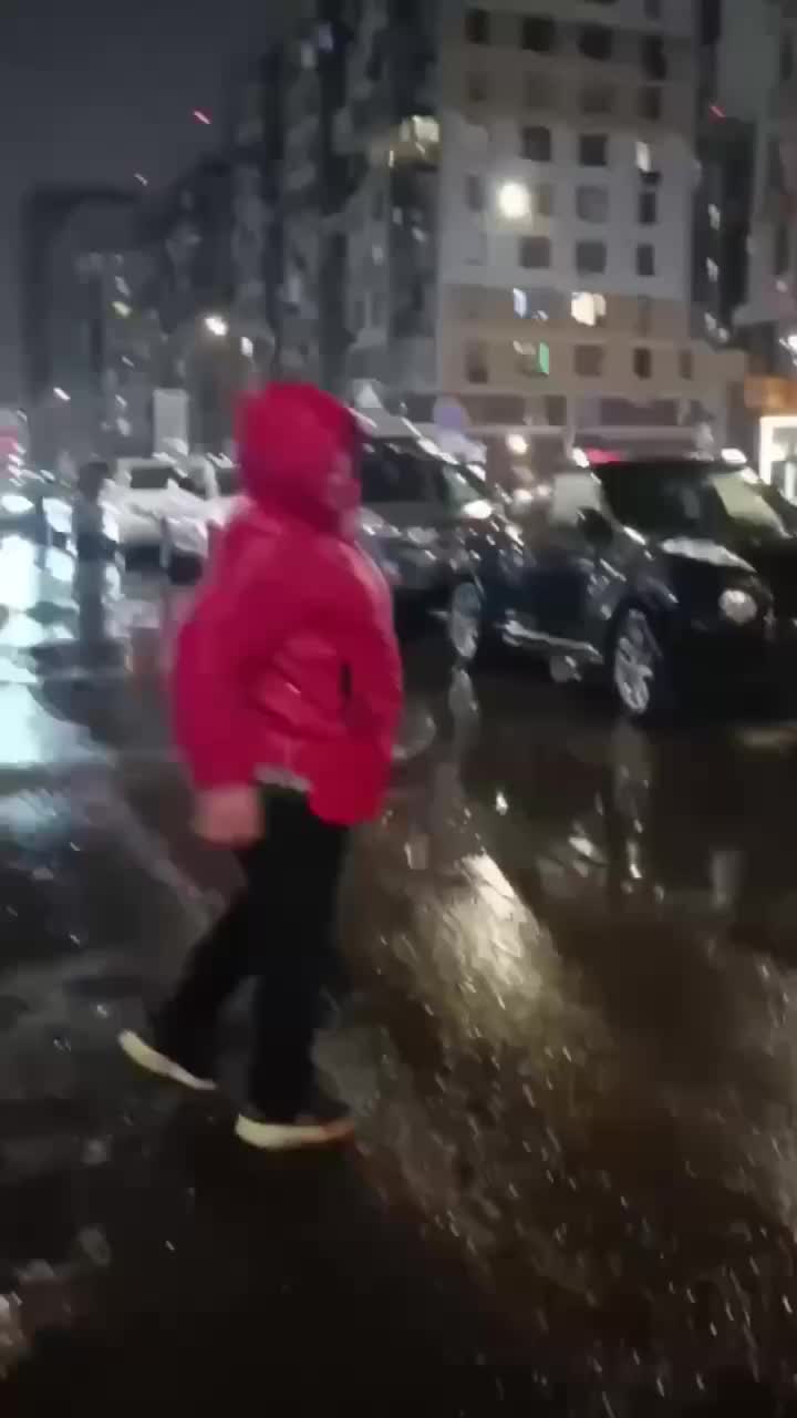 В Коммунарке женщина препятствует парковке и требует деньги