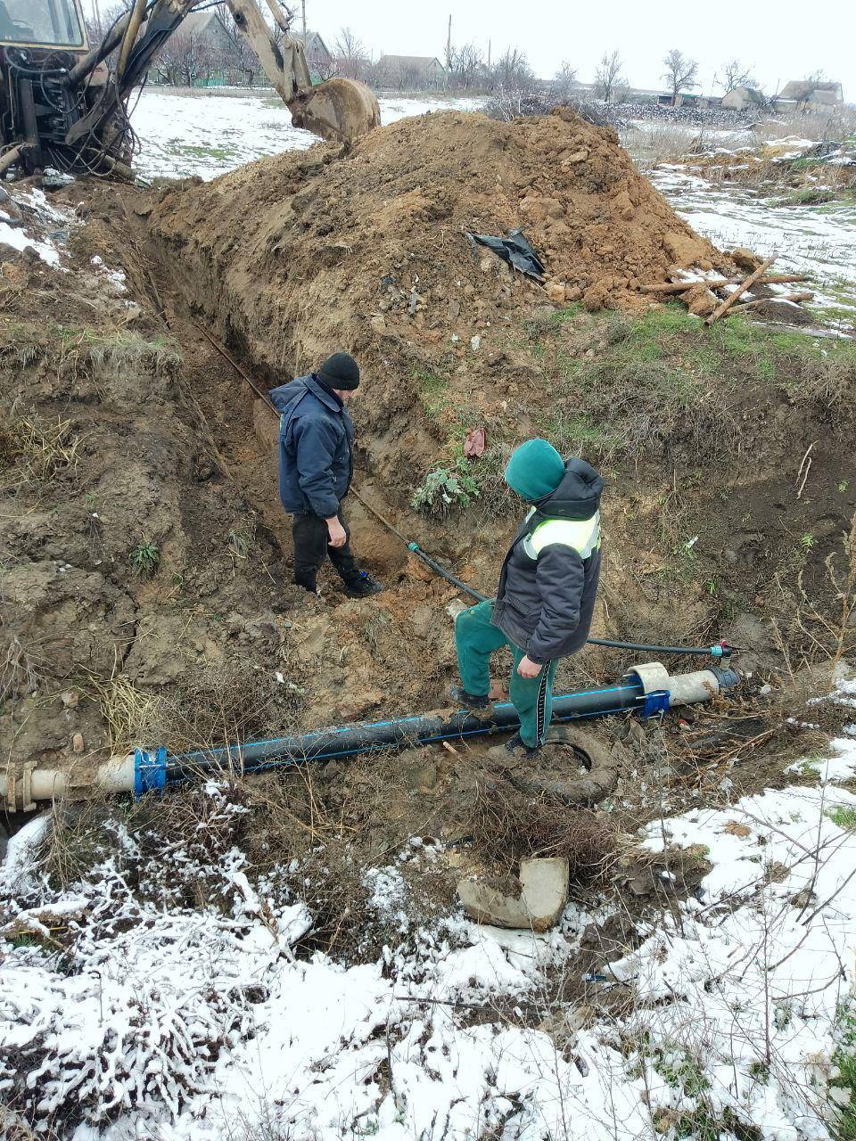 Водоснабжение восстановлено  Аварийная бригада, созданная по инициативе Севастополя, устранила порыв трубы на улице Ялта в Астраханке, восстановив водоснабжение.  Кроме того, бригада успешно завершила ремонтные работы на улицах Дружбы и Садовой в селе Новониколаевка. Спасибо нашим севастопольским шефам за сотрудничество. Продолжаем работать над улучшением инфраструктуры.   АНДРЕЙ СИГУТА      Telegram   ВКонтакте   Одноклассники   Дзен