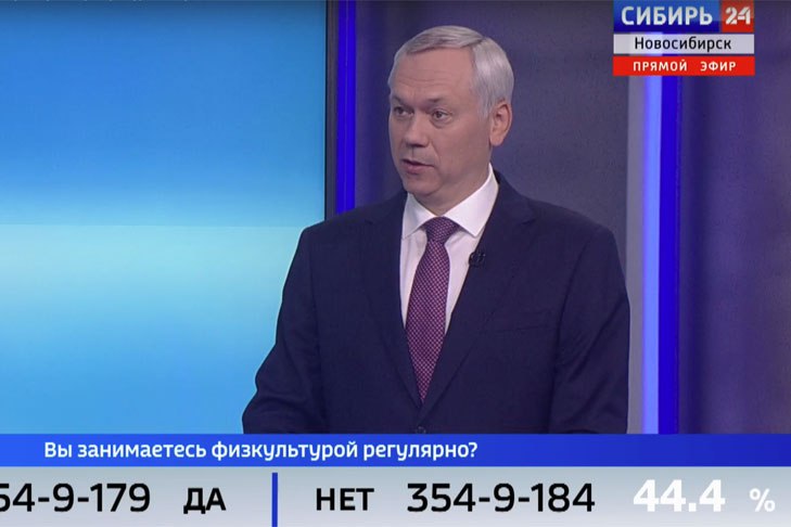 Андрей Травников поставил задачу сделать Новосибирск столицей любительского спорта В 2018 году в Новосибирске появилась установка – стремиться к проведению соревнований не только высокого уровня, но и общероссийских, детских, юношеских, любительских. «Все для нас интересно и все приемлемо», – считает глава региона Андрей Травников. При строительстве знаковых спортивных объектов, таких как региональный центр волейбола «Локомотив-Арена», хоккейная «Сибирь-Арена», в основу закладывался принцип универсальности. Именно поэтому сегодня на этих площадках проводятся соревнования по самым разным видам спорта. «Я думаю, что стоит браться за задачу сделать Новосибирск столицей любительского спорта, потому что сегодня любительские соревнования проходят тоже очень интересно, активно, остро, соревновательно, поэтому это направление тоже заслуживает всяческой поддержки, предоставления достойных условий, в том числе и профессиональных арен», – сообщил в эфире «Вести Новосибирск» губернатор Андрей Травников.