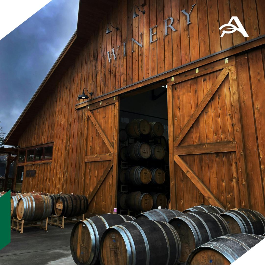 Госдума одобрила строительство объектов для нужд агротуризма на винодельнях Госдума в третьем чтении на пленарном заседании приняла законопроект который допускает строительство объектов для нужд сельского туризма на винодельнях Собственник объектов строительства не имеет права отчуждать их отдельно друг от друга а также от земельного участка на котором расположены сооружения Плотность виноградных насаждений на участке должна быть не меньше 2222 виноградных кустов на 1 га Площадь виноградных насаждений при которой допускается застройка должна быть не меньше 50 тыс кв м На участках не допускается строительство жилых домов и помещений общежитий и садовых домов agroexpert Наши каналы