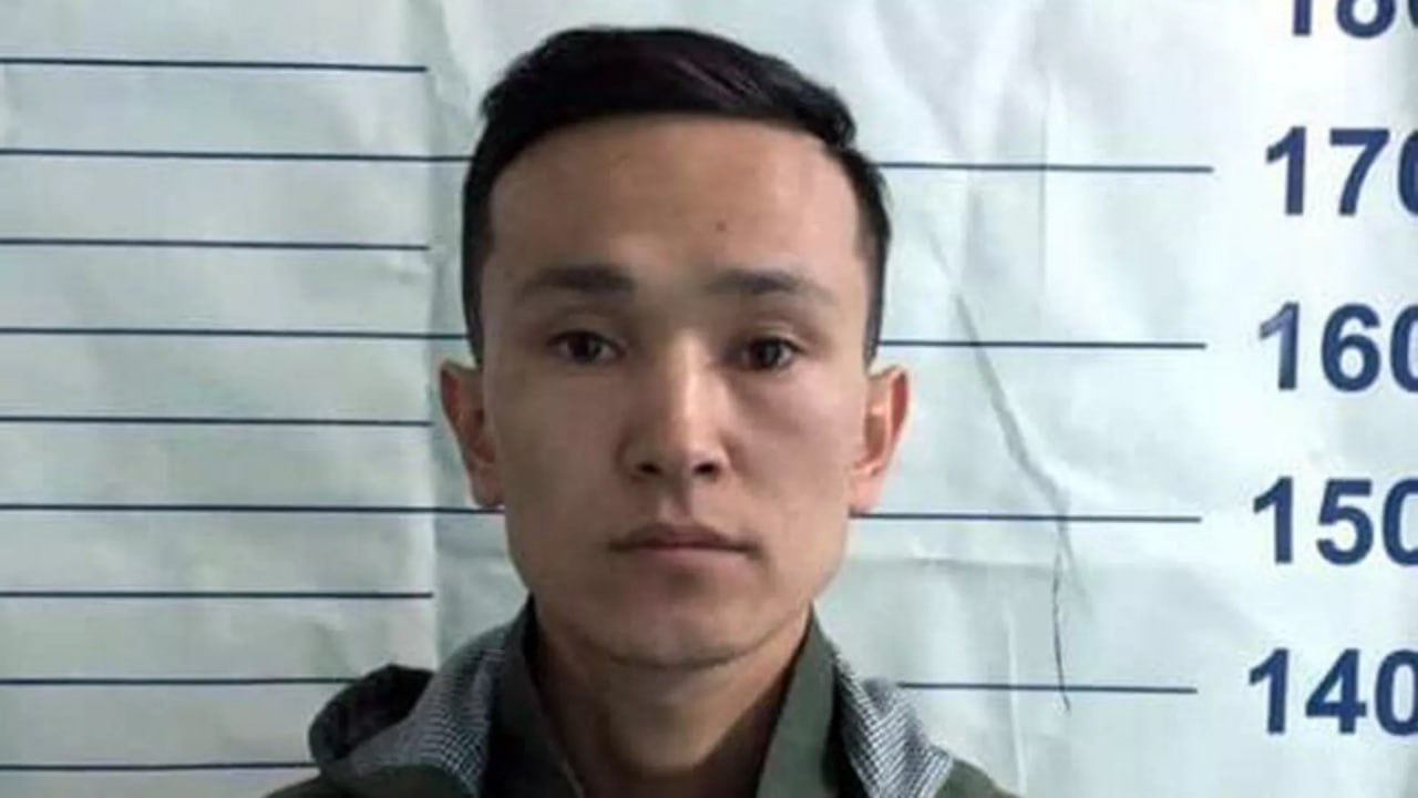 Президент помиловал организатора сети вебкам студий Даниэля Ажиева сообщили в администрации главы государства Решение принято с учетом того что у него есть особенный ребенок В сентябре 2024 года Ажиева осудили по четырем статьям Уголовного кодекса и приговорили к девяти годам лишения свободы Sputnik Kyrgyzstan