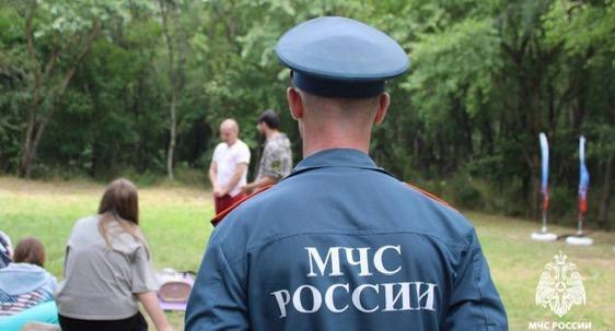 На Кубани продлили запрет на посещение лесов до конца июля В Краснодарском крае сохраняется особый противопожарный режим, запрещающий разведение костров, проведение пикников и въезд в лесные массивы до 30 июля. Нарушителям грозят административные штрафы. _____________________________ Есть интересная новость? Присылайте нам Краснодар Сегодня ПРИСЛАТЬ НОВОСТЬ